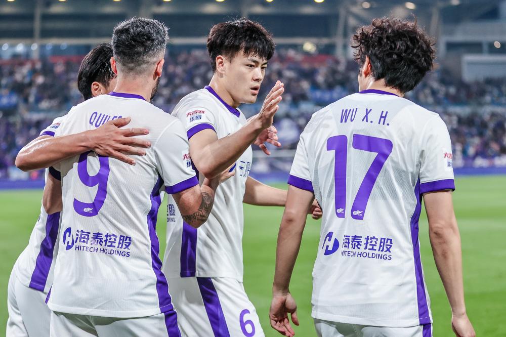 从全明星内线到经验领袖全面解读乐福篮球生涯转型轨迹与赛场价值变迁解析