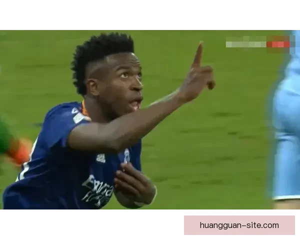 马略卡后卫赛场挑衅维尼修斯戏称其踢球如玩沙滩球